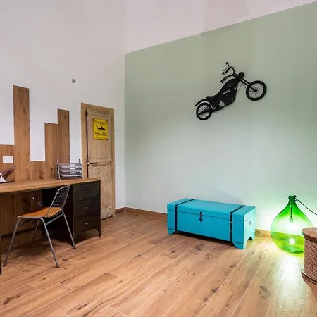 Guesthost - La Dimora Di Miriam Netflix Flat * Ταράντο